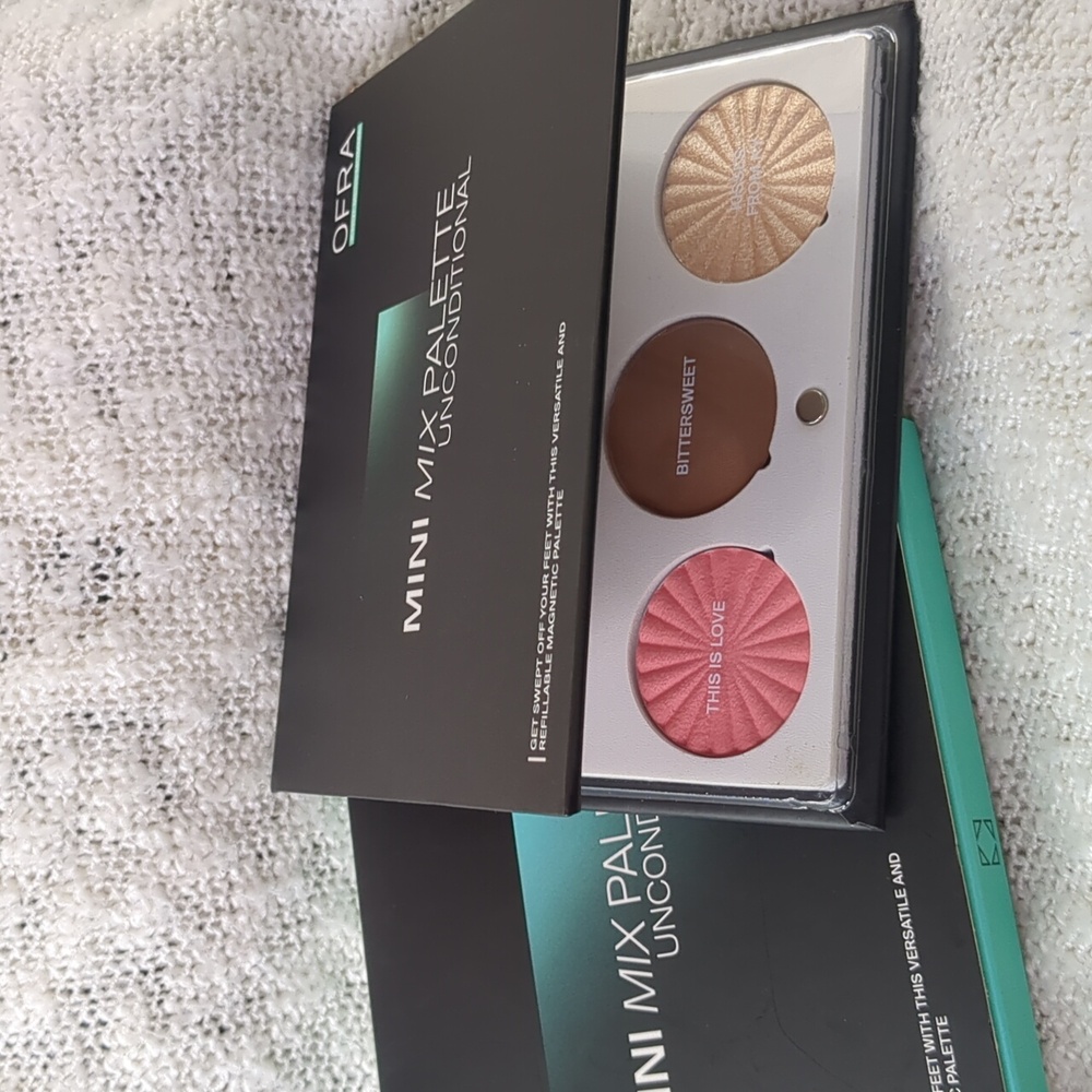 OFRA (X HOT MESS MOMMA) Mini Mix Face Palette in Unconditional, 21g/0.74oz